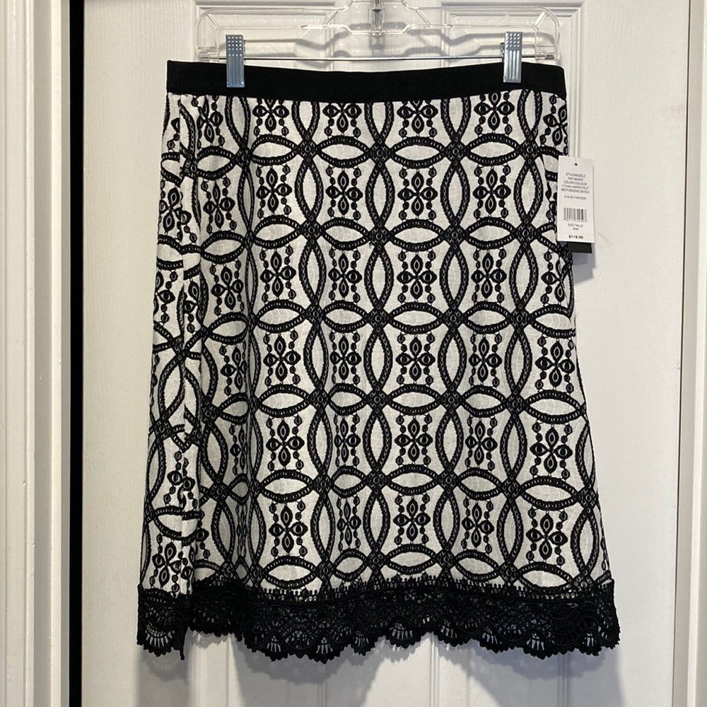 ⭐️ 2X Host Pick ⭐️ NWT - Isaac Mizrahi Black White Scalloped Lace Skirt Sz M*